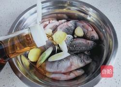 干炸小鲫鱼的做法图解4