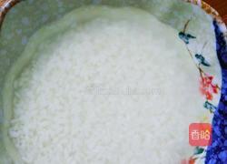 皮蛋瘦肉粥的做法图解1