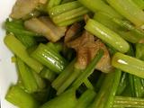 家常芹菜炒五花肉