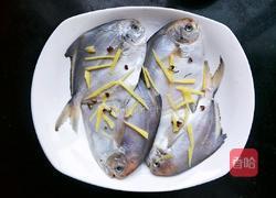 清蒸美味小鲳鱼的做法图解3