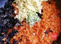 Illustration of how to make buns with fungus and carrot stuffing 4