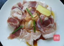 五花肉烧笋的做法图解2