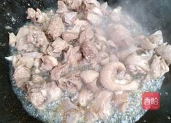 白萝卜焖鸭的做法图解1