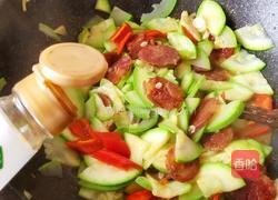 西葫芦炒腊肠的做法图解9
