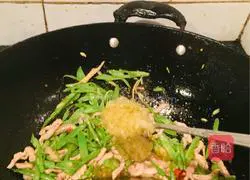 Illustration of how to make gluten-free bean shredded pork 15