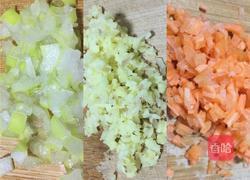 炸肉丸子的做法图解1