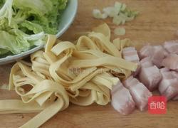 五花肉白菜干豆腐煲的做法图解1