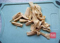 炝拌腐竹菠菜的做法图解2
