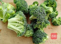 黄椒炒西兰花的做法图解2