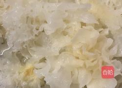 银耳桃胶红枣汤的做法图解1
