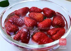 水果创意菜 小草莓爱上梨的做法图解1