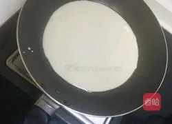 Illustration of how to make mung bean flour egg pancake 2