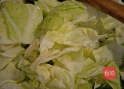 木耳豆腐包炒卷心菜的做法图解7