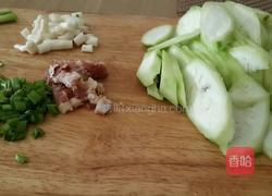 火腿菌菇丝瓜汤的做法图解1