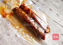 鲜蒜薹炒腊肠的做法图解1