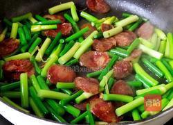 鲜蒜薹炒腊肠的做法图解8