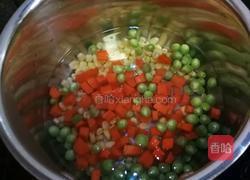 彩色豆炒鸡肉丁的做法图解2