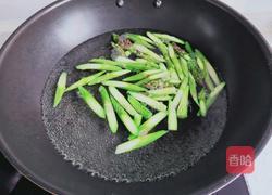 芦笋炒虾仁的做法图解2