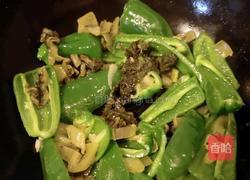 甜椒炒肥肠的做法图解4