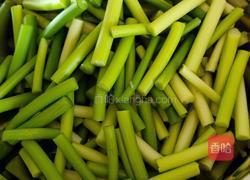 蒜薹肉丝的做法图解1