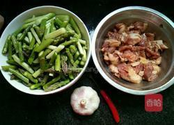 芦笋炒肉片的做法图解1