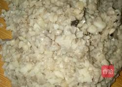 猪肉木耳蘑菇馅的做法图解5