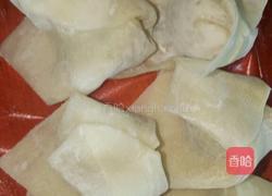 猪肉木耳蘑菇馅馄饨的做法图解9
