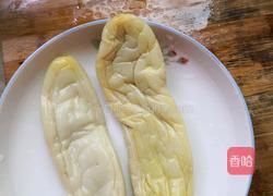 肥肠炒黄瓜皮的做法图解1