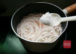 虾仁酸菜QQ面的做法图解6