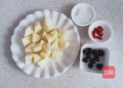 苹果桂圆枸杞汤的做法图解3