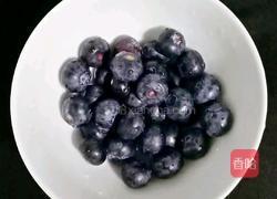 ＃水果创意菜＃蓝莓香蕉奶昔的做法图解2