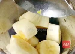 ＃水果创意菜＃蓝莓香蕉奶昔的做法图解4