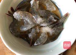 菠萝虾仁的做法图解2