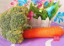 胡萝卜炒西兰花的做法图解1