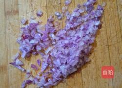 牛肉饼草莓三明治的做法图解3