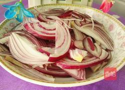 洋葱炒苹果的做法图解2