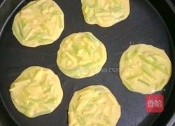 莴笋苹果软饼 (宝宝辅食)的做法图解8