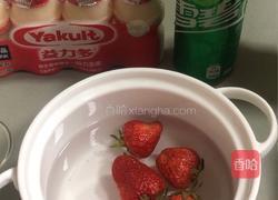 草莓雪碧益力多的做法图解1
