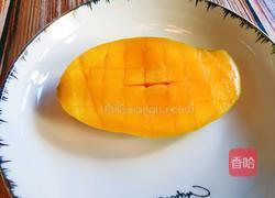 芒果奶昔的做法图解3