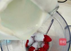 果粒草莓奶昔的做法图解4