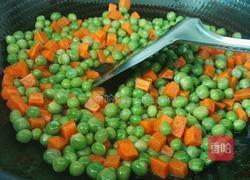 胡萝卜炒豌豆的做法图解8