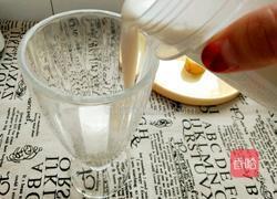 香蕉奶昔的做法图解3