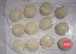 Illustration of how to make hollow sugar crisps 10