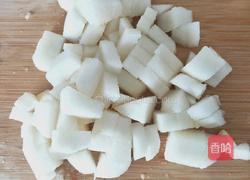 雪梨银耳露的做法图解1