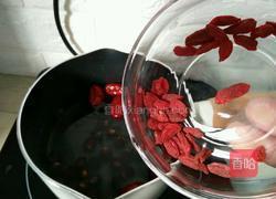 龙眼干红枣枸杞汤的做法图解6