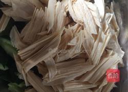 黄瓜拌腐竹的做法图解3