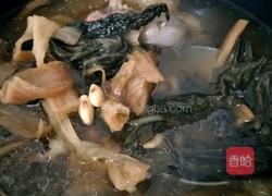 黄豆菜干猪骨汤的做法图解9