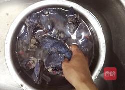 當(dāng)歸烏雞湯的做法圖解2