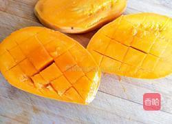 芒果牛奶雪糕的做法图解2