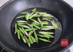 芦笋炒鸡蛋的做法图解3